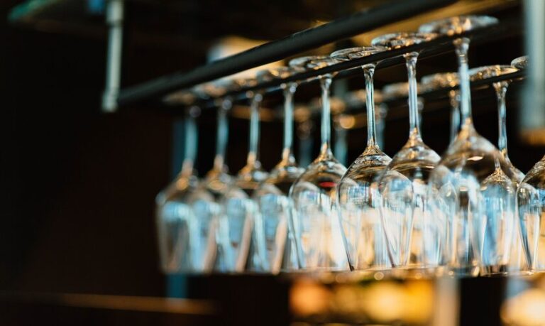 BAR-RESTAURANT