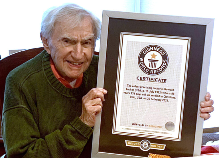 Howard-Tucker-100-year-old-doctor-mc-220810-03-e38ed1