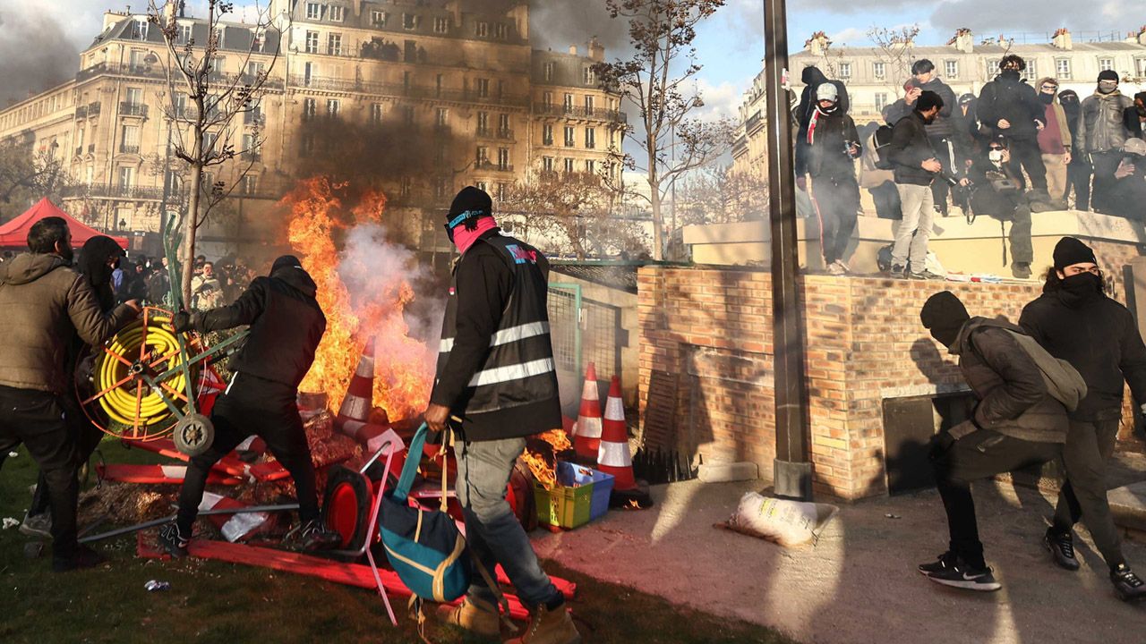 Εξαγριωμένοι διαδηλωτές μπαίνουν στα γραφεία της Louis Vuitton στην Γαλλία