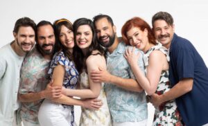 «Όποιος θέλει να χωρίσει… να σηκώσει το χέρι του!» – Η παράσταση του Γιώργου Καπουτζίδη έρχεται σε περιοδεία