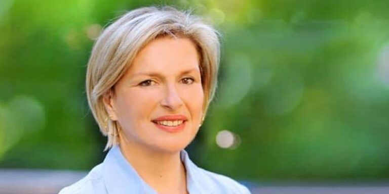 1484133-gaga-mina-930