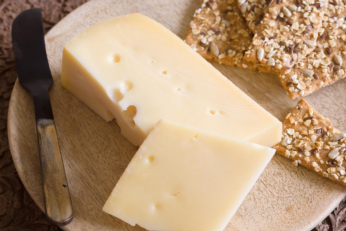 Ποιο τυρί δυναμώνει τα οστά και δεν ανεβάζει τη χοληστερόλη – Ένα κομμάτι την ημέρα αρκεί