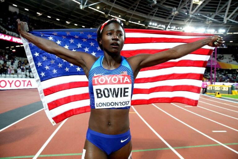 s-tori-bowie-celebrates-winning-gold-in-the-womens-100m-news-photo-1683120755