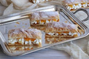 Γλυκά σφολιατίνια με βερίκοκο