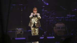 Βαθιά συγκινημένος ο Ελτον Τζον – Πραγματοποίησε τη τελευταία συναυλία για το Ηνωμένο Βασίλειο