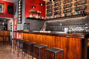 4 μπαρ και μια νεοταβέρνα που πρέπει να επισκεφθείς στα Βόρεια Προάστια