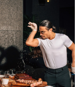 Τραγική πτώση του τζίρου στο εστιατόριο του Salt Bae στην Μύκονο