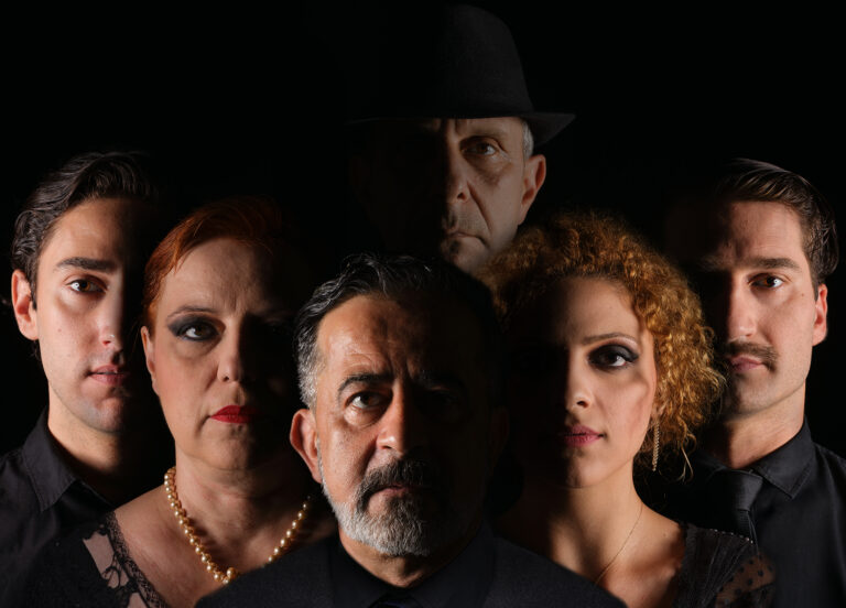 O EPITHEORITIS ERXETAI-BLACK CLOSE UP
