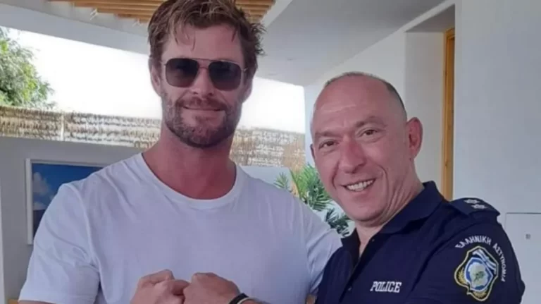 hemsworth-mykonos78382