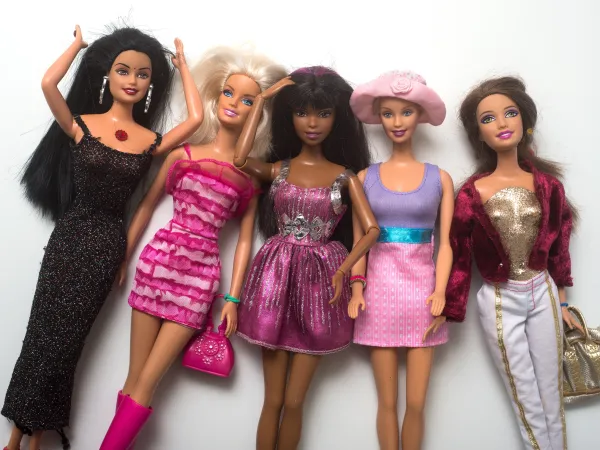 Αυτή είναι η «Ελληνίδα Barbie» που είχε βγάλει η Mattel – Έγραφε στην συσκευασία και για τα… πανηγύρια