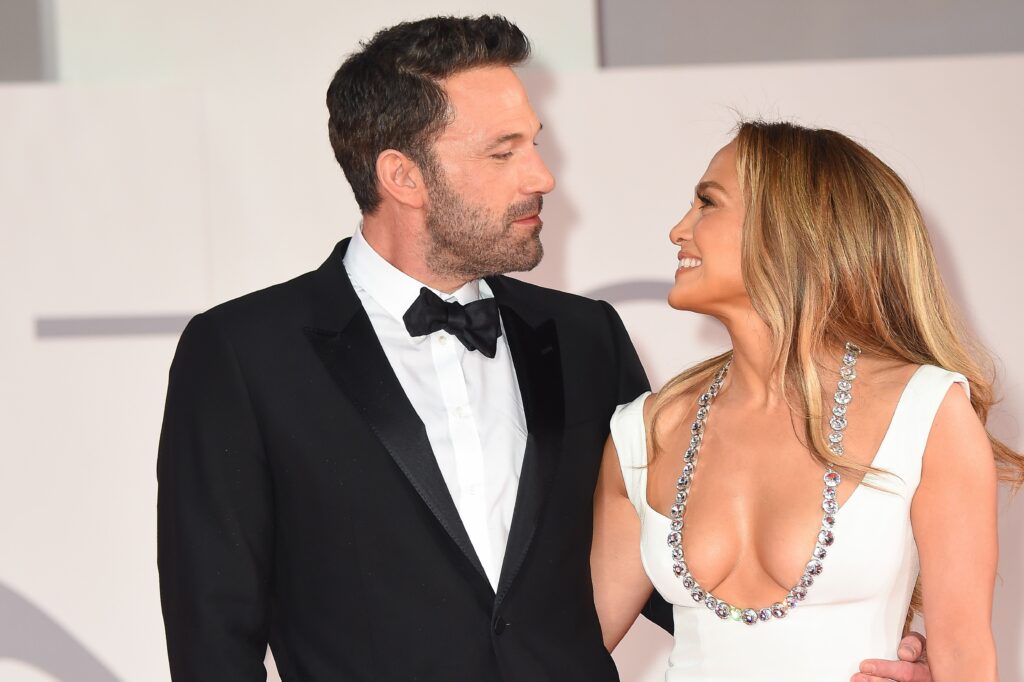 ben-affleck-and-jennifer-lopez-attend-the-red-carpet-of-the-news-photo-1658095357