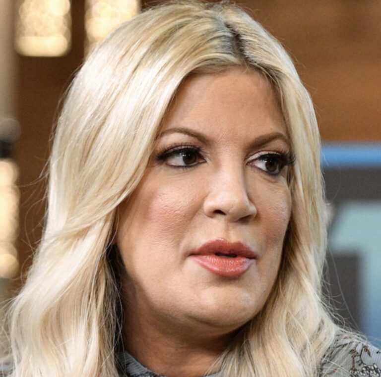 cast-tori-spelling-kids-husband-mold-instagram-6480e936444a2
