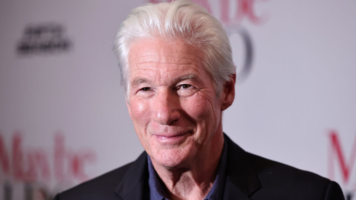 Richard Gere: Δυναμικό “παρών” στην απεργιακή πορεία της SAG-AFTRA στη Νέα Υόρκη