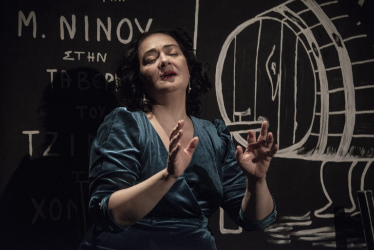 «Η Τουρκομερίτισσα» (βασισμένη στη ζωή της Μαρίκας Νίνου), σε κείμενο – σκηνοθεσία  Δημήτρη Καρατζιά, με την Ελένη Ουζουνίδου στο θέατρο Εν Αθήναις