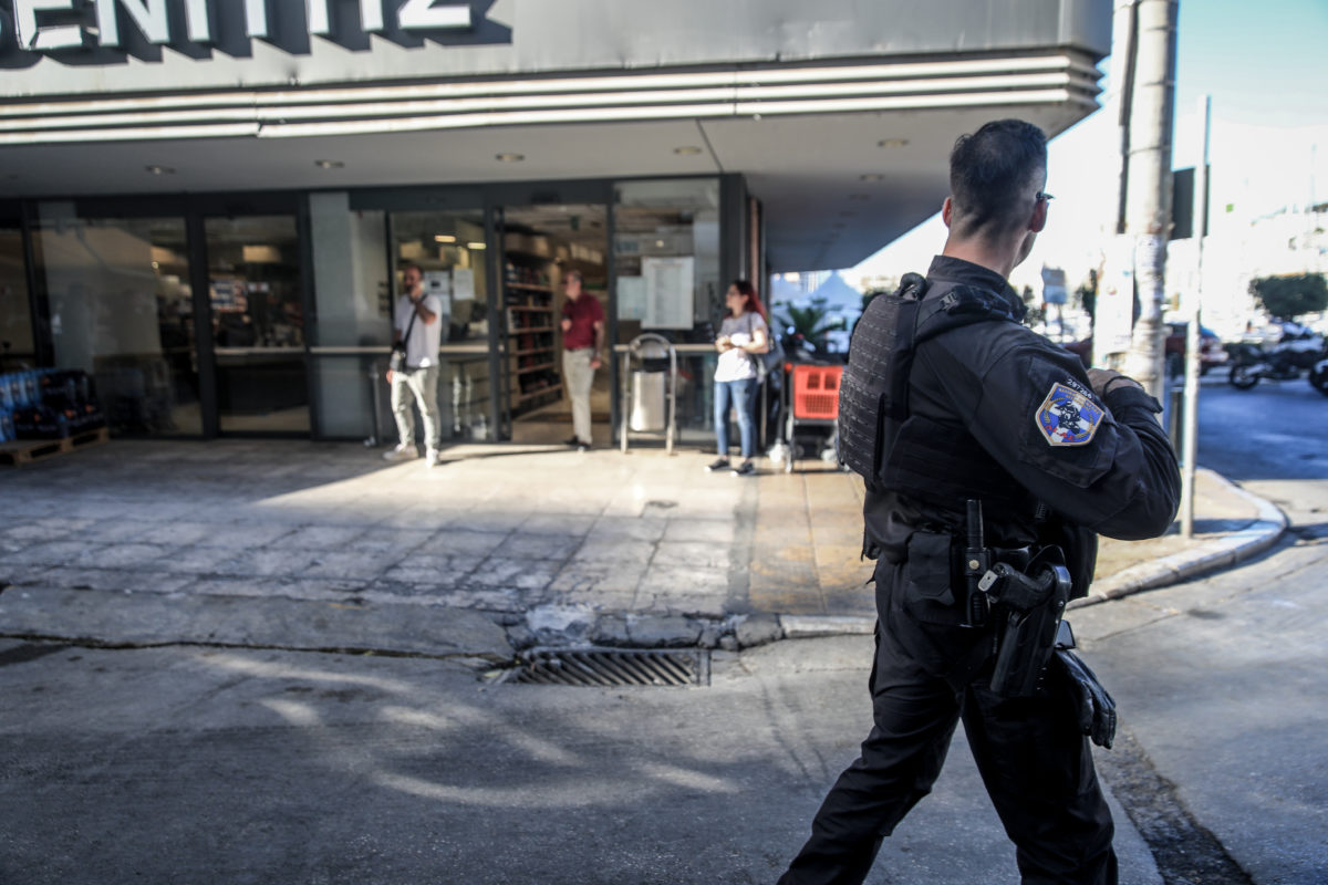 Πυροβολισμοί στον Πειραιά έξω από σούπερ μάρκετ – Ένας νεκρός και ένας τραυματίας