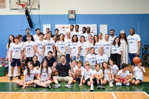 Ο ΔΕΣΜΟΣ & Charles Antetokounmpo Family Foundation CAFF διοργάνωσαν εκδήλωση υποστήριξης για οικονομικά ευάλωτες οικογένειες