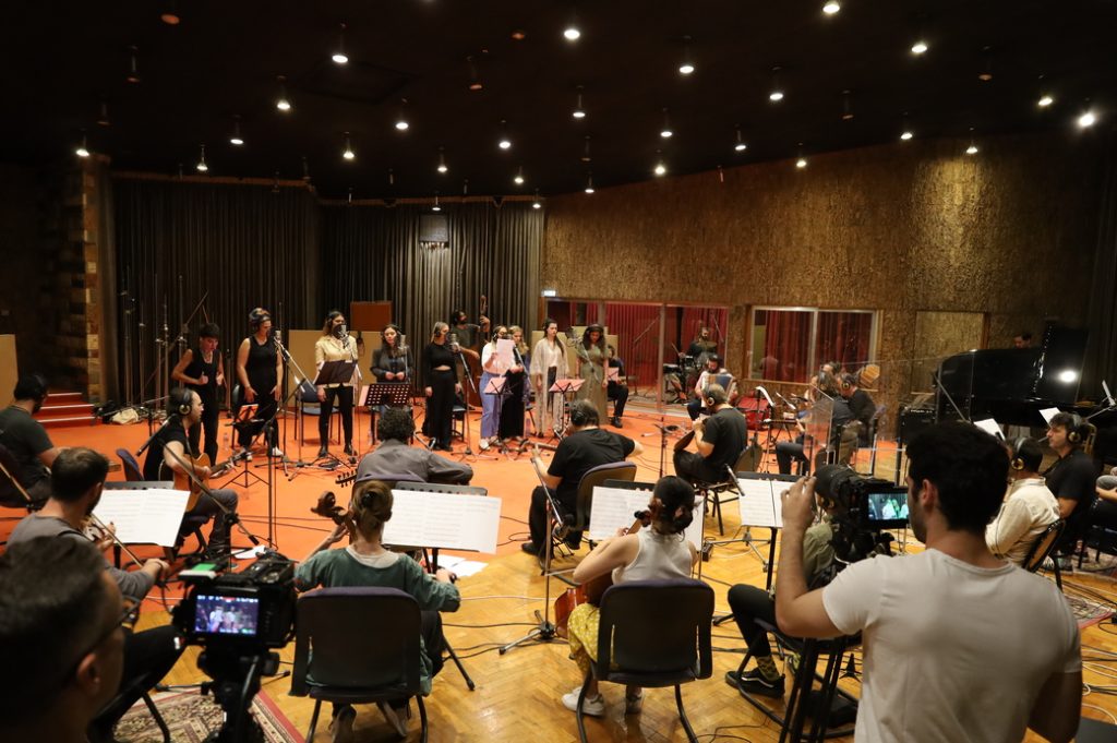 Τα Μαύρα Ρουχα (5)