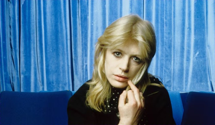 Πέθανε η τραγουδίστρια Marianne Faithfull