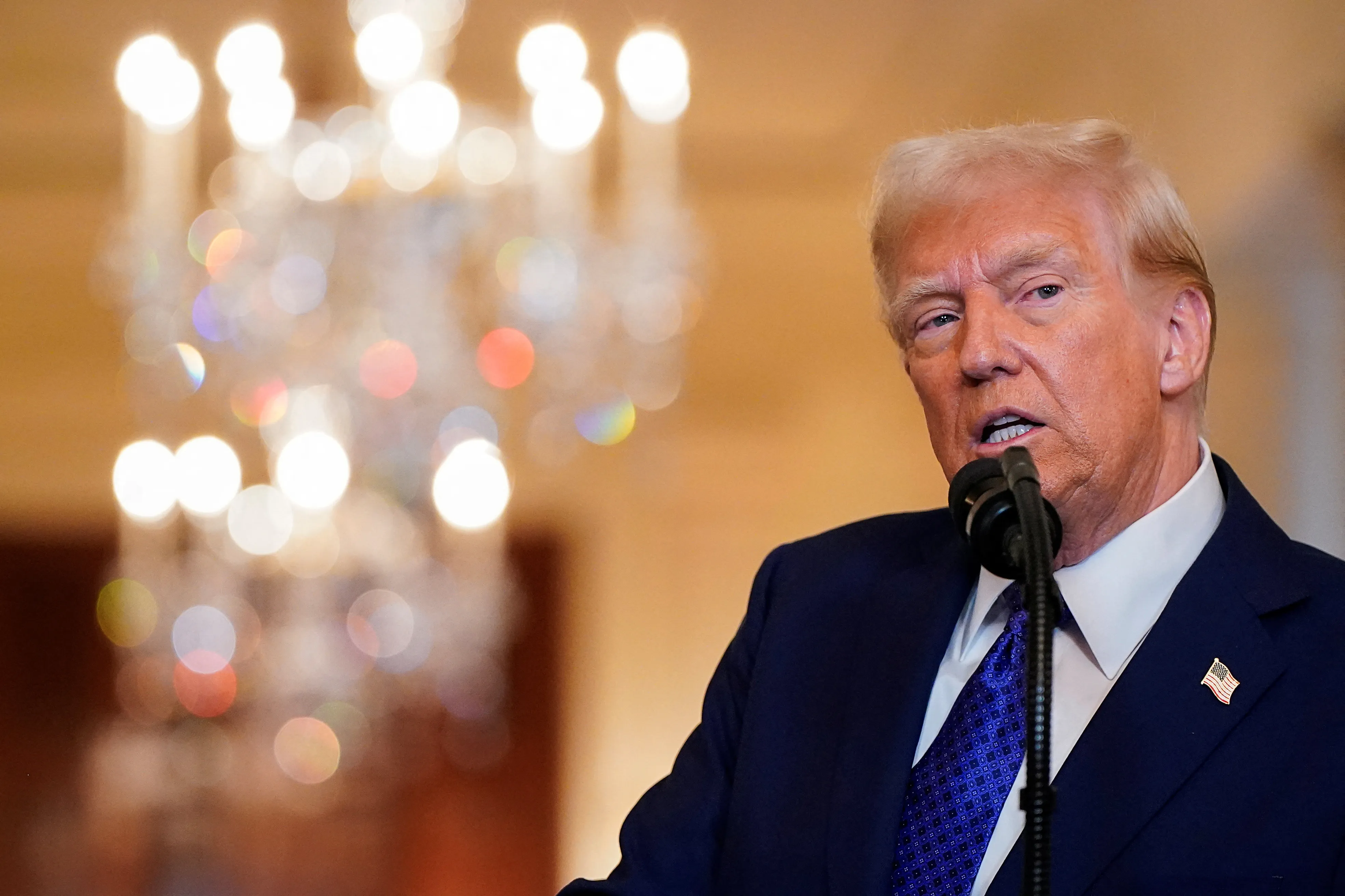 CNN: Καταρρέει η δημοτικότητα του Τραμπ στις πρώτες 100 μέρες διακυβέρνησης