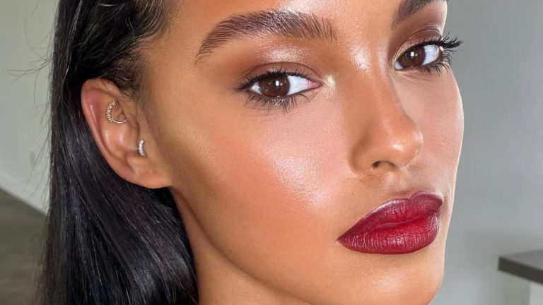 Cherry Trend: Η απόχρωση που κυριαρχεί στον κόσμο της ομορφιάς φέτος