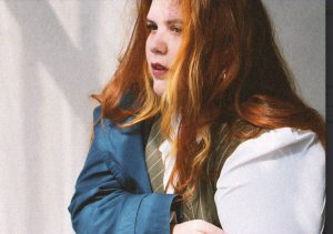 Το Μπλε Πυρετός θα παρουσιαστεί ως μονόλογος της Μαριαλένας Σκαρώνη στο Τζάμια Κρύσταλλα