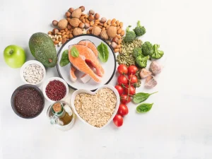 Οι 8 τροφές που συνιστούν οι διατροφολόγοι για μείωση της χοληστερίνης