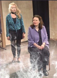  Θεατρική ομάδα «Μύθος» παίζει το «Παγιδευμένες» της Έφης Φλωτσίου