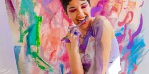 Ελένη Καράκου με το πρώτο άλμπουμ «Δεν με πειράζει»