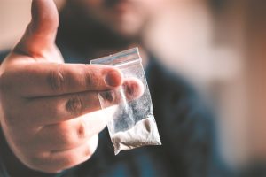 Συνελήφθησαν απόστρατος αξιωματικός και ακόμα τρία άτομα για εμπλοκή σε διακίνηση ναρκωτικών