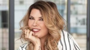 Η Σοφία Αλιμπέρτη τόλμησε την αλλαγή και μετακόμισε στην Αίγινα