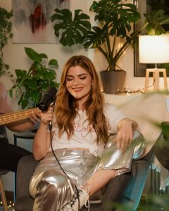 Η Μαρία Κουτσουρλή «Ζωντανά απ’ το Σαλόνι» ολοκλήρωσε την παρουσίαση του album «Μια άλλη εκδοχή»