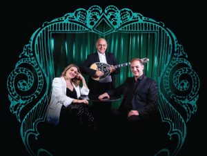 «Tα Swings του Μανώλη Χιώτη» την Παρασκευή 1 Αυγούστου 21:15 στο Γαλαξίδι – Χηρόλακας