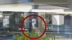 Παλαιό Φάληρο: Νέα ντοκουμέντα για το θρίλερ με το νεκρό κοριτσάκι – Η στιγμή που η γυναίκα πετά το καροτσάκι