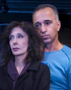 ΔΕ ΧΩΡΑ ΕΝΑΣ ΠΟΛΥΒΡΑΒΕΥΜΕΝΟΣ ΤΟΜ STOPPARD ΚΑΙ ΜΙΑ ΔΙΑΚΕΚΡΙΜΕΜΗ ΚΑΛΛΙΤΕΧΝΙΚΑ ΟΜΑΔΑ ΣΤΙΣ ΕΠΙΧΟΡΗΓΗΣΕΙΣ ΤΟΥ ΥΠ.ΠΟ. ;