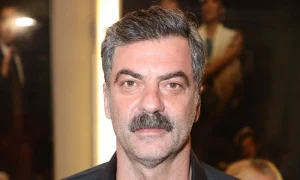 Στάθης Μαντζώρος: Διασωληνωμένος στο νοσοκομείο παλεύει για τη ζωή του – Η αιτία 