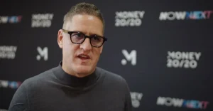 Μύκονος: Ποιος είναι ο δισεκατομμυριούχος Τom Greenwood που χαροπαλεύει μετά από τροχαίο