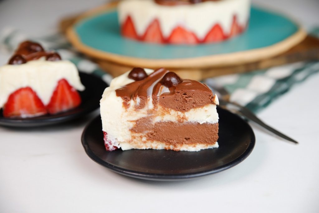 Γιαουρτογλυκό-λευκή-μαύρη-σοκολάτα-φράουλες-κουβερτούρα-Γαβριήλ-Νικολαΐδης-συνταγή-cool-artisan-3