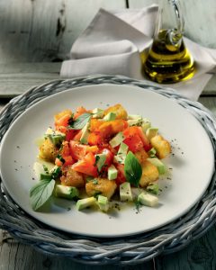 Σαλάτα με ντομάτα, αβοκάντο και αυγοτάραχο