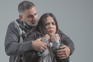 «Surriento – Ο ΚΟΣΜΟΣ ΞΑΝΑ» του Θανάση Τριαρίδη | Σκηνοθεσία: Έφη Μεράβογλου | Με τον Στέλιο Πετράκη και την Ιωάννα Πηλιχού | 2ος χρόνος επιτυχίας | Τεχνοχώρος Εργοτάξιον