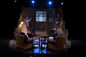 Οι Καρέκλες του Ε. Ιονέσκο για δεύτερη σεζόν στο ΘΕΑΤΡΟ ΑΛΚΜΗΝΗ | Η σκηνή γεμίζει καρέκλες για τους καλεσμένους από 4 Οκτωβρίου 2025