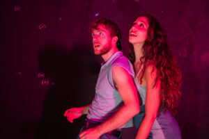 «Πιρούνια σε ακριβά σπορτέξ» από 23/10 έως 27/11 στο Red Jasper Cabaret Theatre