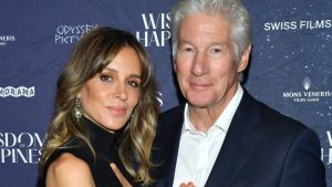 Ρίτσαρντ Γκιρ – Αλεχάντρα Σίλβα: Η τρυφερή στιγμή που έκλεψε την παράσταση στο κόκκινο χαλί