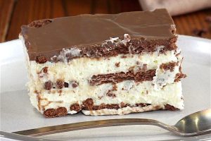 Γλυκό ψυγείο εκλέρ με σοκολάτα