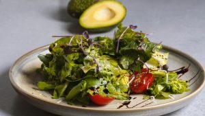 Αυτές οι 3 συνταγές με λαχανικά ανεβάζουν τη διάθεση – Πεντανόστιμες και πλούσιες σε φυλλικό οξύ