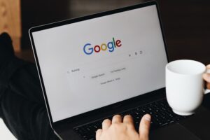 Από την Παρασκευή η Google θα «διαβάζει» τα email μας με τεχνητή νοημοσύνη χωρίς την άδειά μας: Τι θα πρέπει να απενεργοποιήσεις