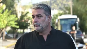 Βασίλης Μπισμπίκης: «Ήρθα γιατί με κάλεσαν» – Αφροδίτη Γραμμέλη: «Δεν με ενδιαφέρει, το πρόσωπο στο Σύνταγμα είναι ο κύριος Ρούτσι»