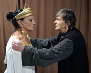 «ΟTAN H ΦΟΝΙΣΣΑ ΣΥΝΑΝΤΗΣΕ ΤΗ ΜΗΔΕΙΑ»,του Γιώργου Α. Χριστοδούλου | Πρεμιέρα Κυριακή 2 Νοεμβρίου στις 20:30