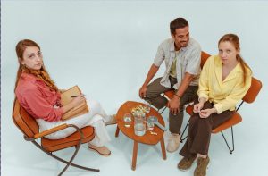 Στο θέατρο ΝΟΥΣ  σε παγκόσμια πρεμιέρα το έργο του Roger Ennals ‘’NEVERMIND’’ , σε σκηνοθεσία Τζέσικας Κουρτέση, από τη Δευτέρα 10 Νοεμβρίου