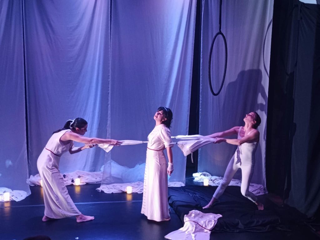 Τρεις γυναίκες αναμετρήθηκαν με την επιτυχία στο κατάμεστο από θεατρόφιλους Reκτιφιέ | Ο Λίθος της Τρέλας – Ex Memoriis Tennessee