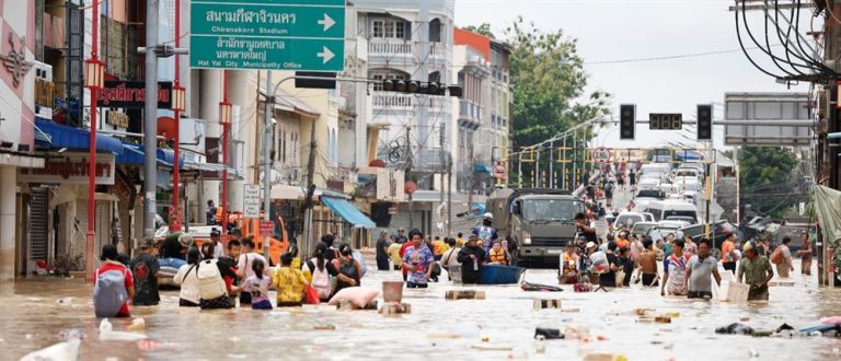 Φονικές πλημμύρες σε Ταϊλάνδη και Ινδονησία: Τουλάχιστον 183 οι νεκροί 
